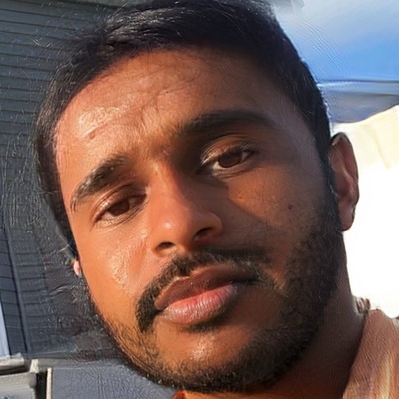 Meet your Posher, Caroline - Picture 1 of 1